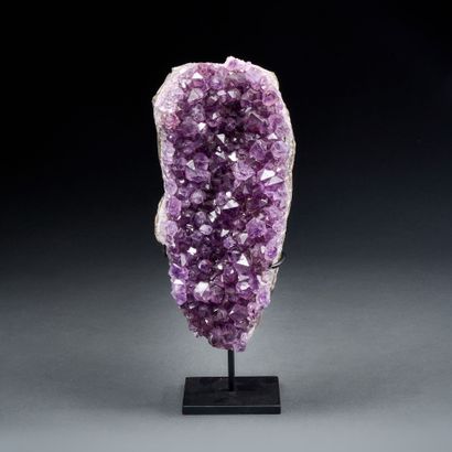 Magnificent Amethyst with intense color
Steel...