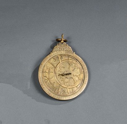 Arabian astrolabe in brass
With 5 spandrels
Clasp,...
