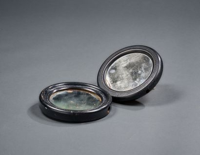 Set of two black rimmed mirrors
Diam. 10...
