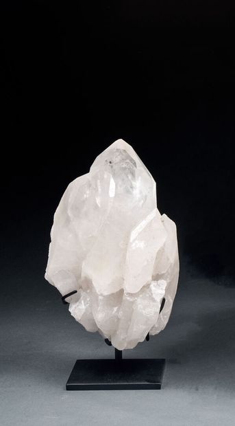 Solid white quartz on a steel base
H. 32...