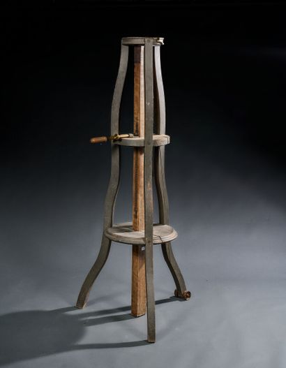 Large telescope stand in painted wood
H....