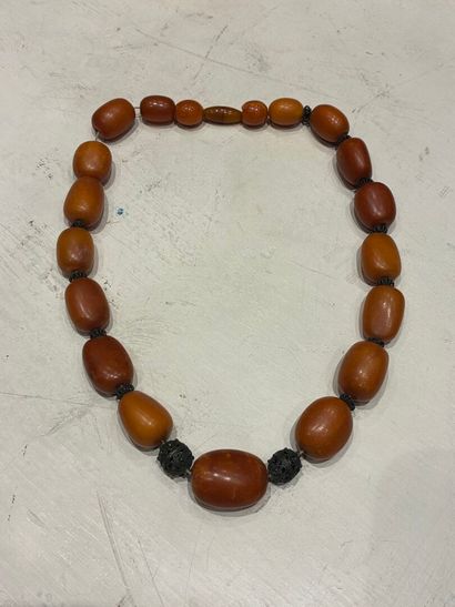 Amber necklace
L. 45 cm