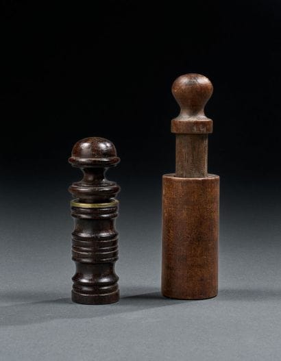 Set of two mortars or pestles for herbalists
With...