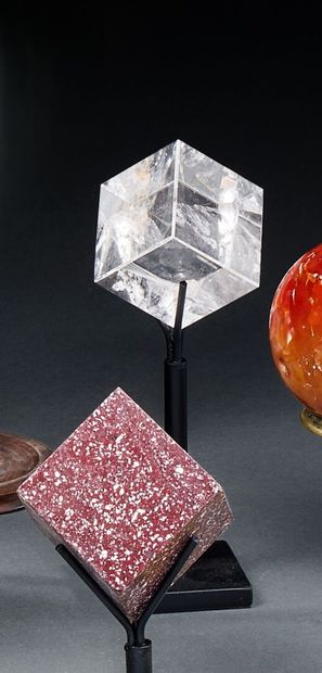 Translucent quartz cube on base
H. 19 cm