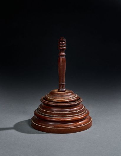 Turned wood element with steps
H. 22 cm -...