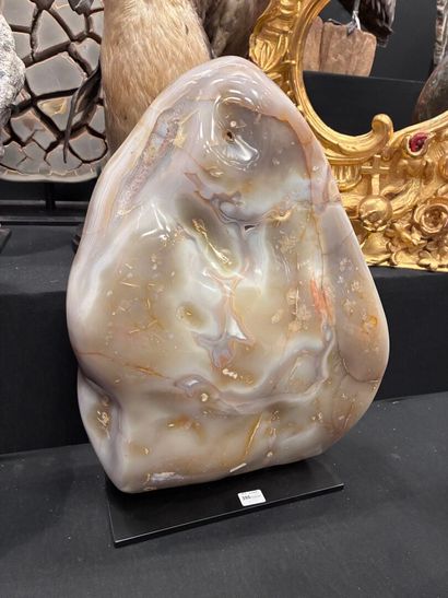 Translucent agate on steel base
Large piece
H....