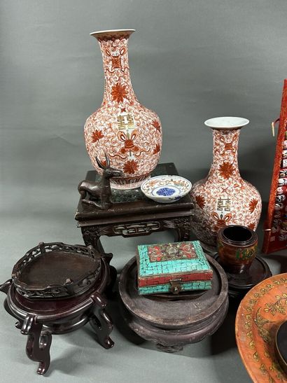 ASIA
Assortment of various Asian objects,...