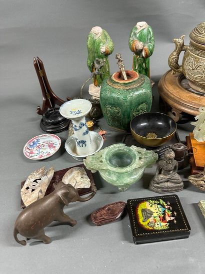 ASIA
Assortment of various Asian objects,...