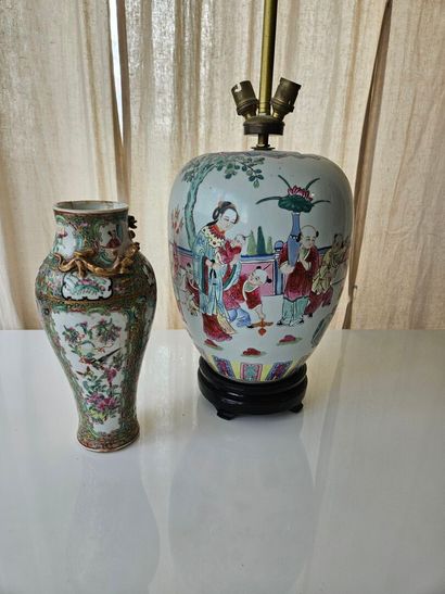 CHINA
Lidded porcelain vase with polychrome...