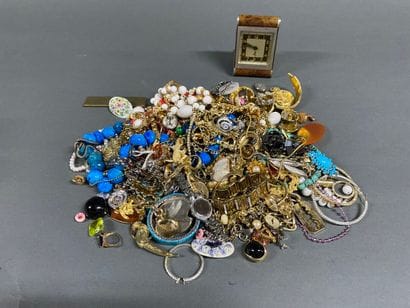 Lots of costume jewelry, bracelets, necklaces,...
