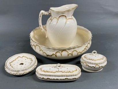 VILLEROY & BOCH 
Earthenware toiletries set...