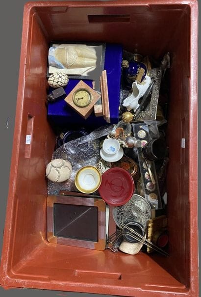 Assortment of various trinkets, including...
