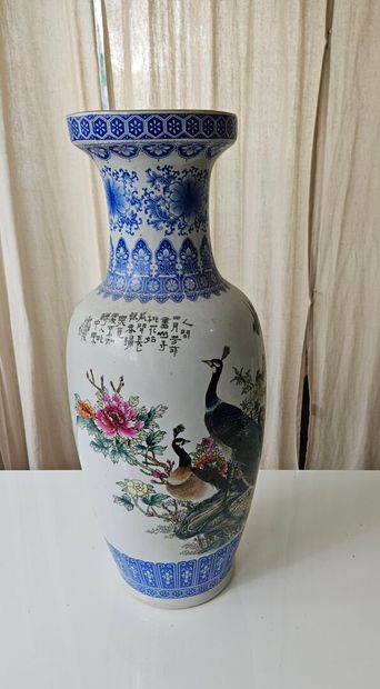 CHINA
Large white porcelain shoulder vase...