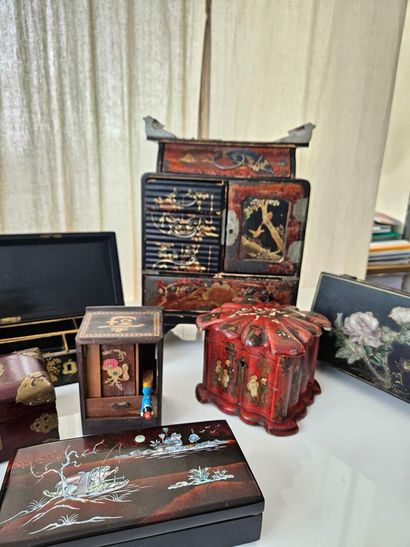 CHINA 
Set of eleven lacquered wooden boxes...