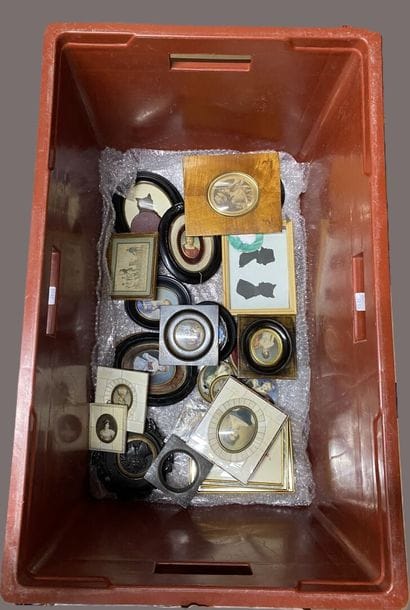 Set of framed miniatures, cut-out profil...