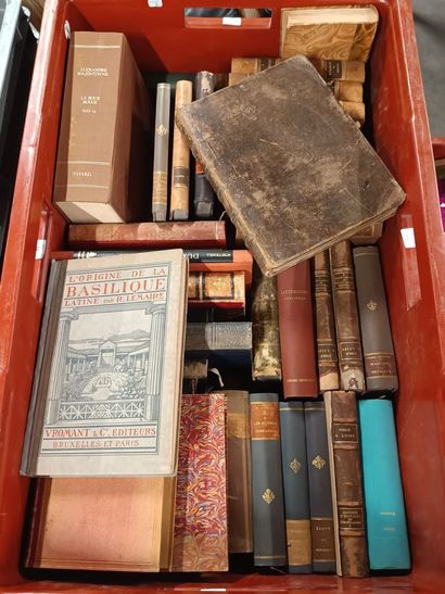 Set of two crates of 19th- and 20th-century...