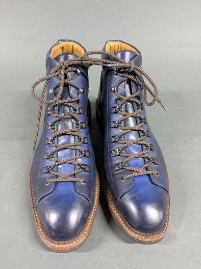 CARLOS SANTOS for JMLEGAZEL
Pair of men's...
