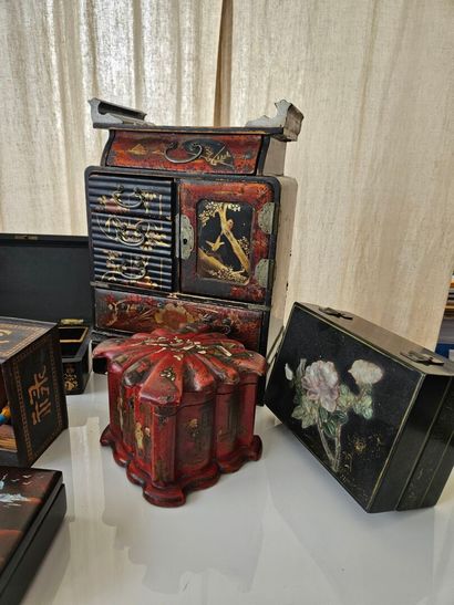 CHINA 
Set of eleven lacquered wooden boxes...