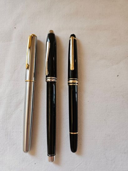 Set of three fountain pens including PARKER,...