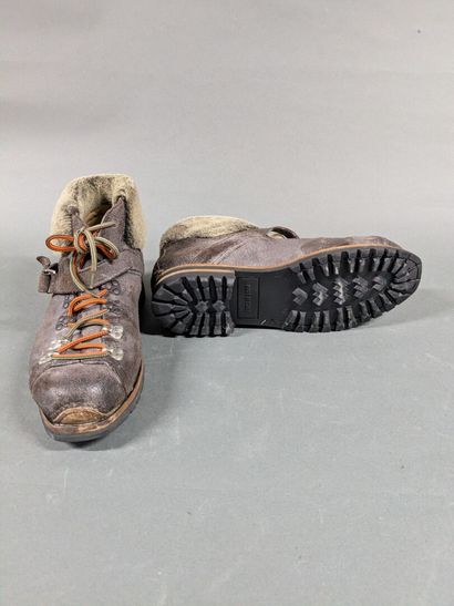SHABBY CHIC, JMLEGAZEL
Two pairs of men's...