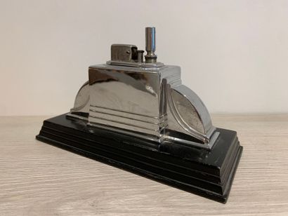 RONSON TOUCH-TYPE
Tabletop lighter made of...