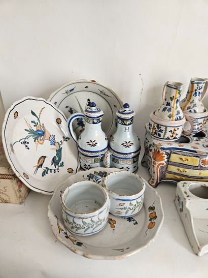 NEVERS
Earthenware set comprising a commode...