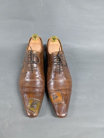 HENRIQUE HENKO
Two pairs of men's leather...