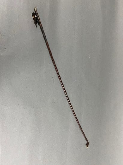 A violin bow
Length: 74.5 cm