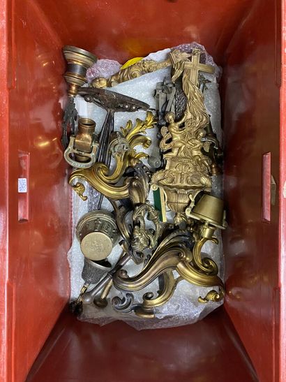 Set of decorative bronze pieces, andirons,...