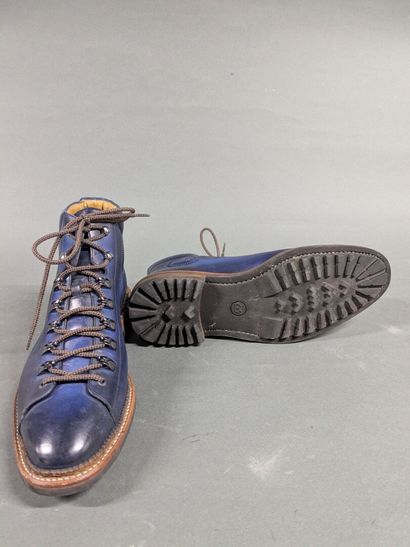 CARLOS SANTOS for JMLEGAZEL
Pair of men's...