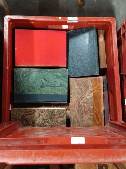 Set of two crates of 19th- and 20th-century...