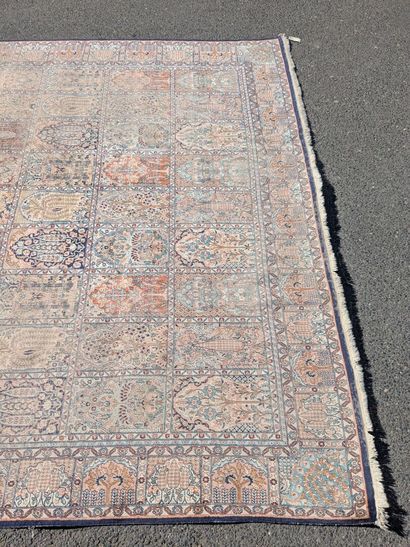 INDO-PERSAN
Large wool carpet with blue and...