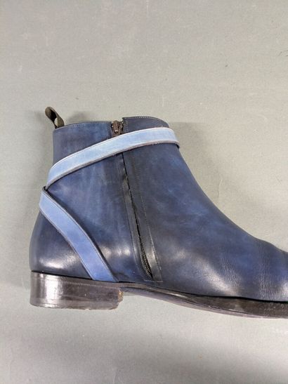JMLEGAZEL
Pair of men's high-top leather...