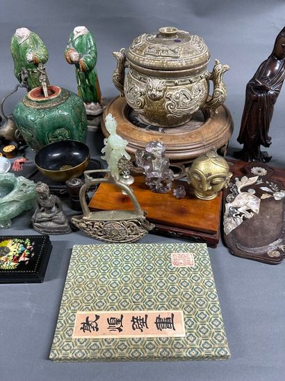 ASIA
Assortment of various Asian objects,...
