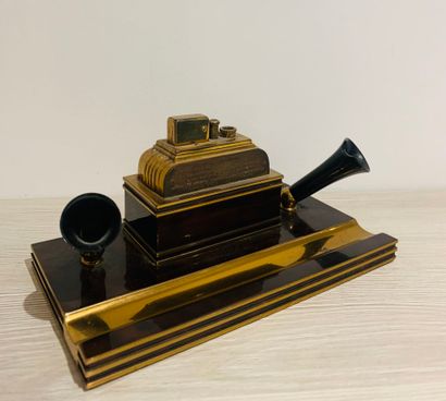RONSON TOUCH-TYPE
Tabletop lighter made of...
