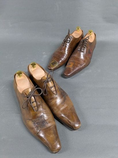 HENRIQUE HENKO
Two pairs of men's leather...