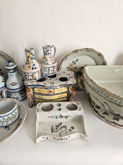 NEVERS
Earthenware set comprising a commode...