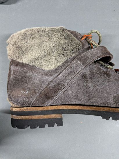SHABBY CHIC, JMLEGAZEL
Two pairs of men's...