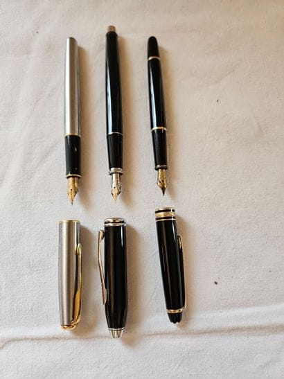 Set of three fountain pens including PARKER,...