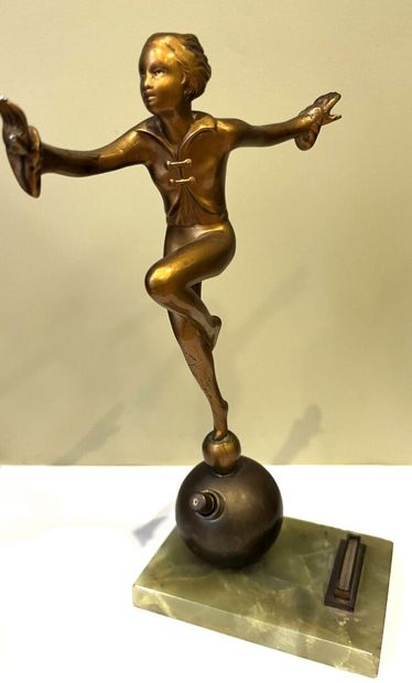 Gilded metal pyrogen depicting a ball dancer
Jadeite...