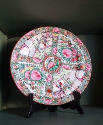 CHINA
Porcelain plate decorated with green...