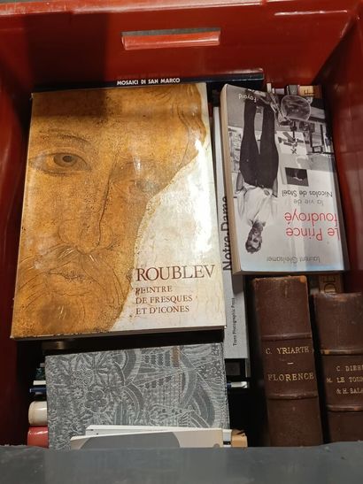 Set of two boxes of art books