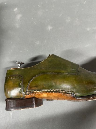 HENRIQUE HENKO
Two pairs of men's leather...