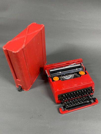 Olivetti 
Valentine S Typewriter