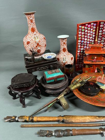 ASIA
Assortment of various Asian objects,...