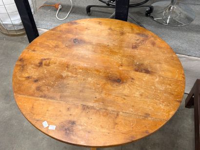 Tripod pedestal table in natural wood
Diam....