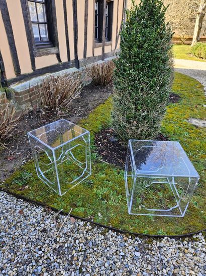 Two square plexiglass seats
H.: 40 and 45.5...