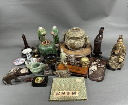 ASIA
Assortment of various Asian objects,...