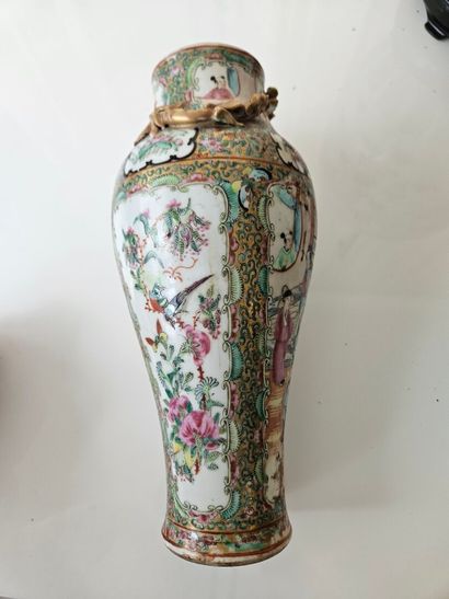 CHINA
Lidded porcelain vase with polychrome...