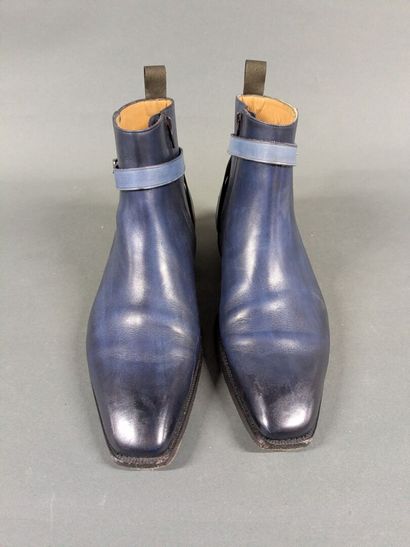 JMLEGAZEL
Pair of men's high-top leather...